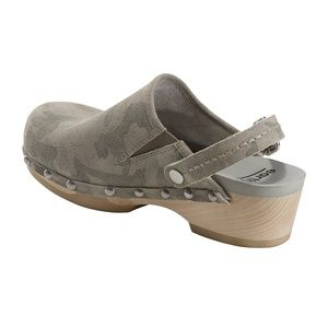 earth pine tiku clogs